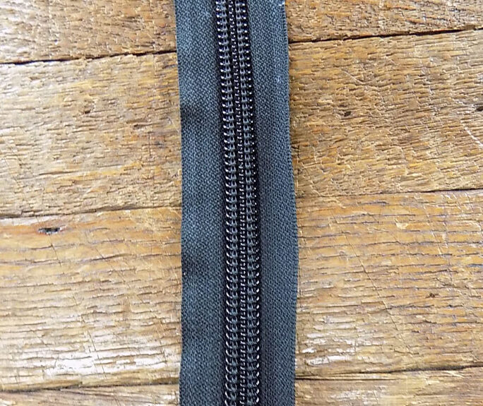 #10 ykk coil chain zipper